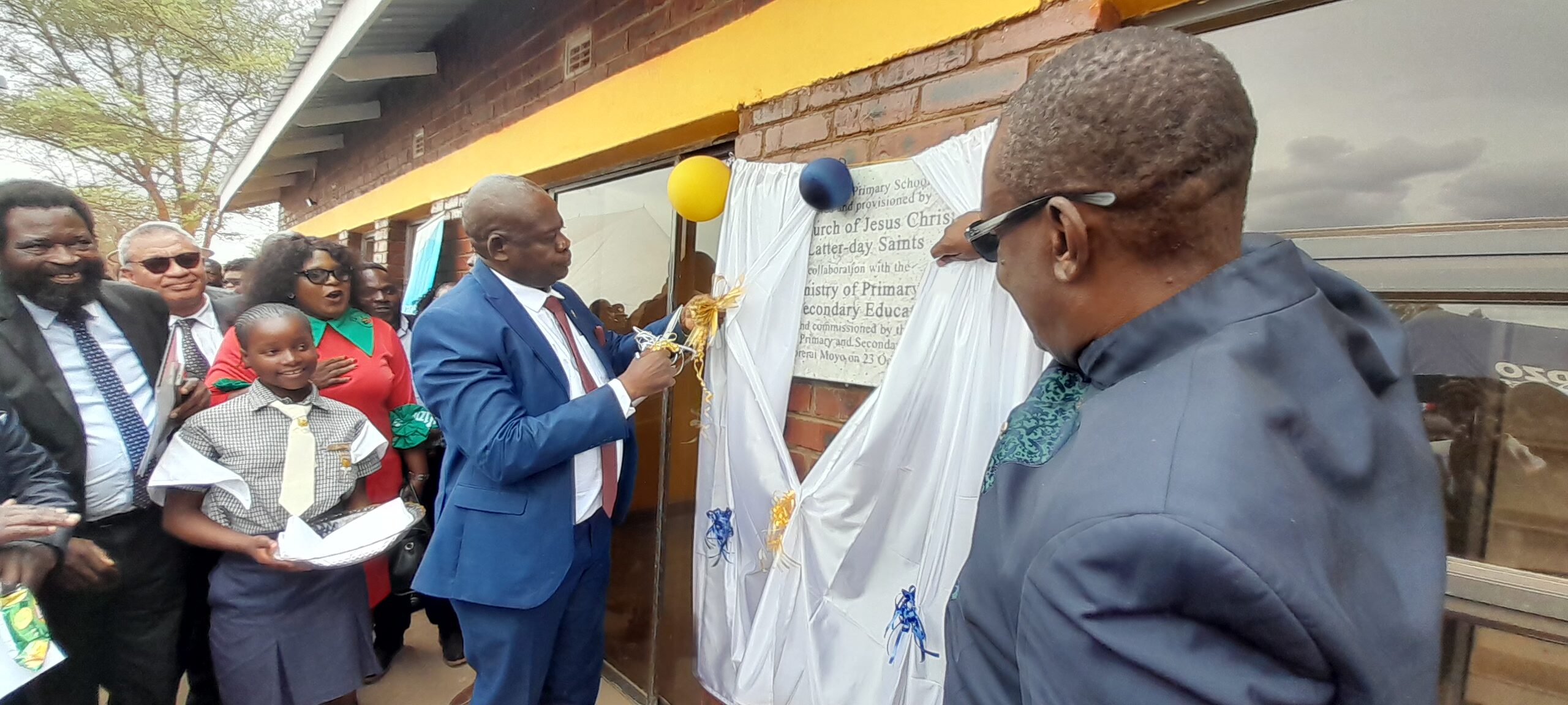 Minister commissions new state-of-the-art school in Kwekwe